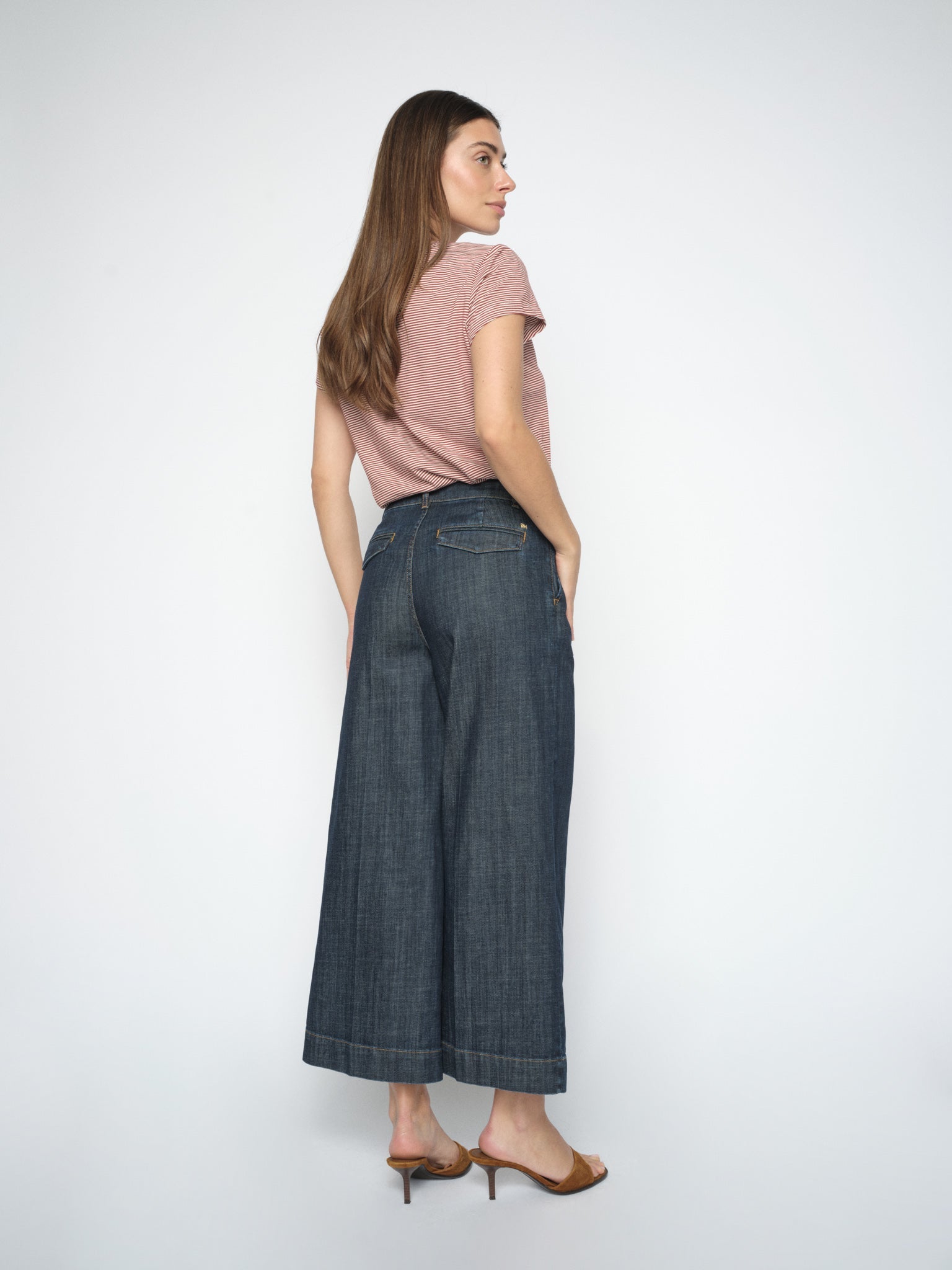 Modelshot / Dark Blue / Detail